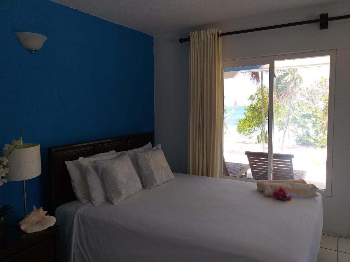 Pelican Beach Hotel Whitby Экстерьер фото